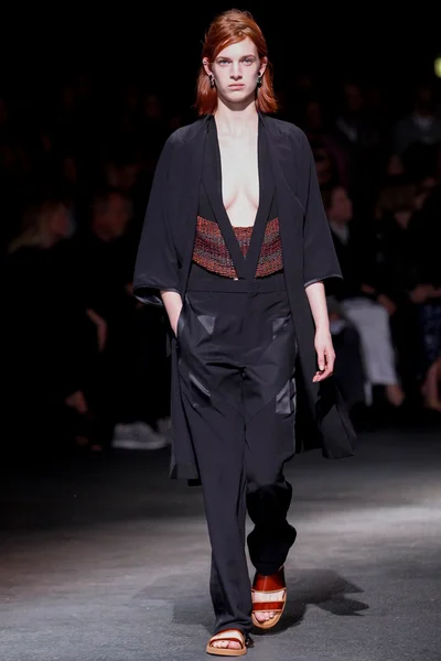Look 25